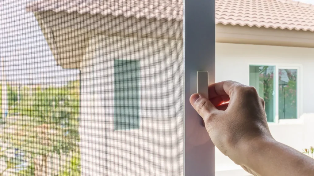 Hyttysverkot ja hyönteissuojat ikkunoihin