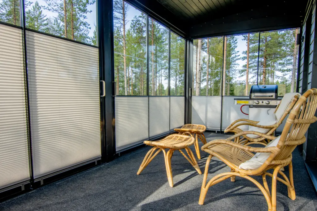 Tiimixin parvekekaihtimet asennettuna kerrostalon parvekkeelle